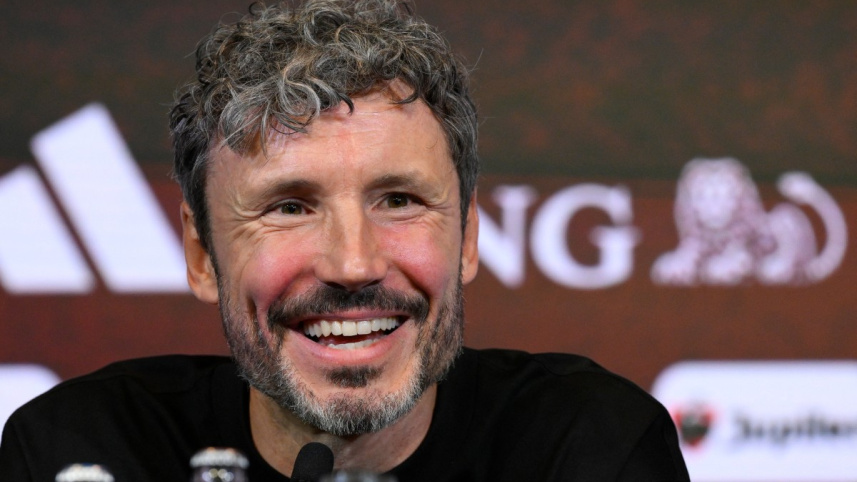 AFP__20260807__C4778HU__v1__MidRes__FblBelPresserCoachVanBommel.jpg