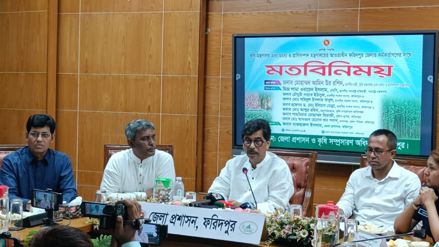 Agriculture Minister Mohammed Aminur Rashid after exchanging of views with officials in Faridpur. Photo: Star