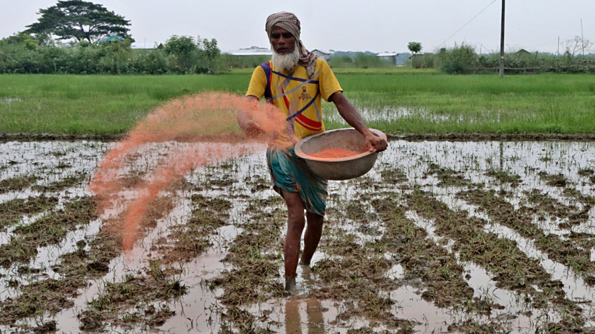 fertiliser-spreading.jpg