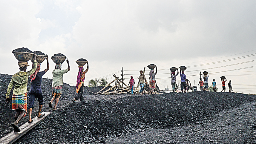 cargo-ship-in-Dhaka.jpg