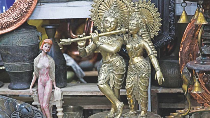 ANTIQUES - TREASURES FROM THE PAST