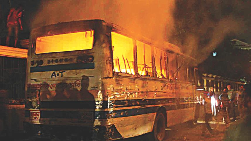 bus-torched-gulistan.jpg