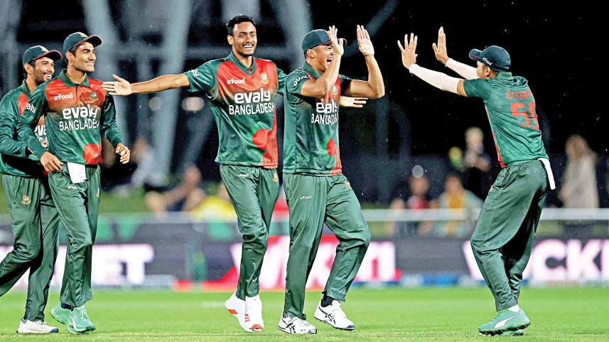 Bangladesh-players-celebrate.jpg