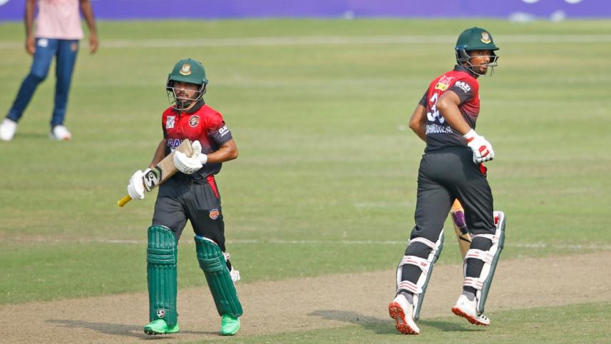 Mominul and Mahmudullah (1).jpg