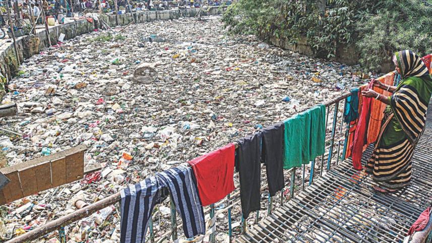 plastic-block-canal-ctg-Chawkbazar.jpg