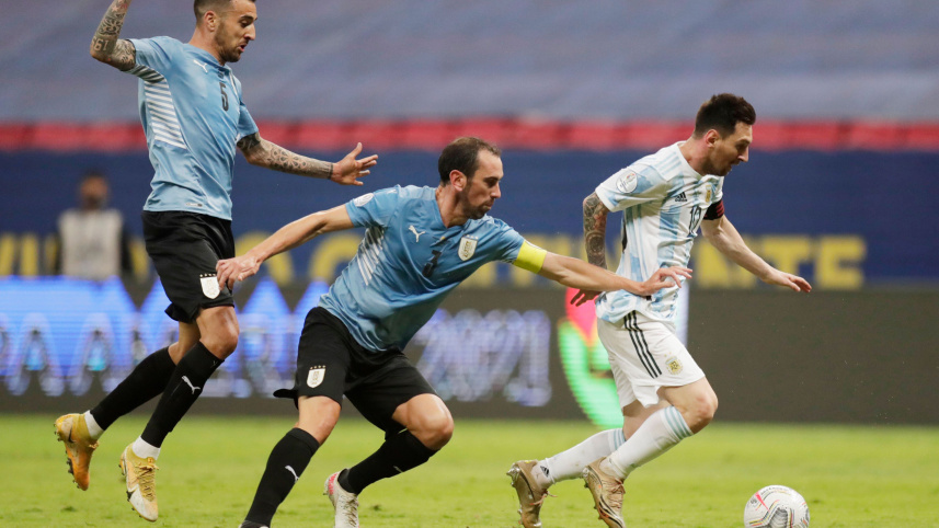 2021-06-19T014257Z_544493527_UP1EH6J04RJ0Q_RTRMADP_3_SOCCER-COPA-ARG-URY-REPORT (1).JPG