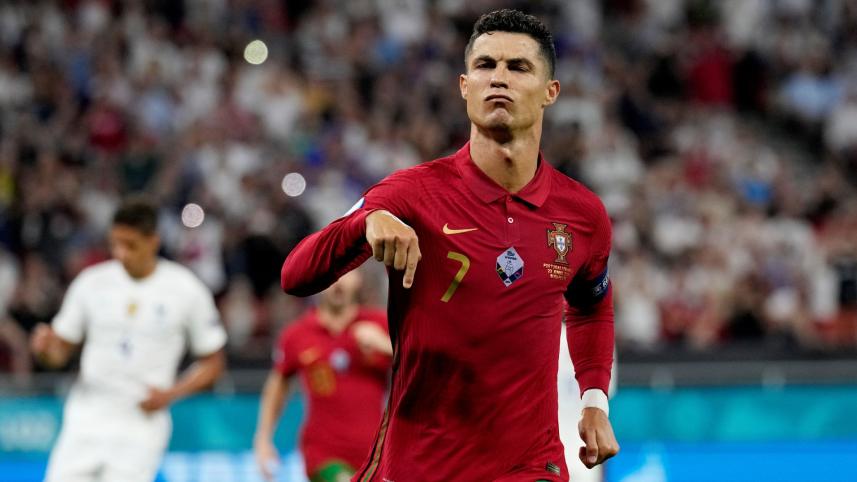 2021-06-23T212926Z_2044949395_UP1EH6N1IE7RN_RTRMADP_3_SOCCER-EURO-POR-FRA-REPORT (1).jpg