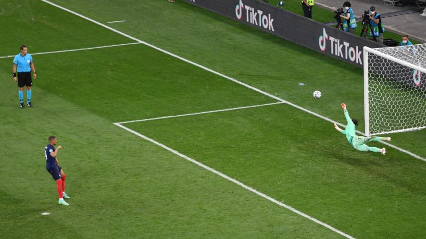 Mbappe France-Switzerland penalty miss (1).jpg