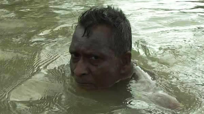 Bangladeshi Freedom Fighter Khitindra Boishya swim to set Guinness Book Swimming Record