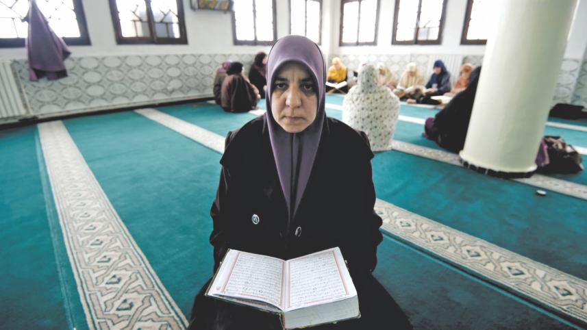 algeria women imam.jpg
