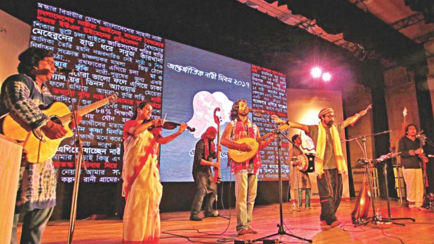 Appreciating women's crowning glories