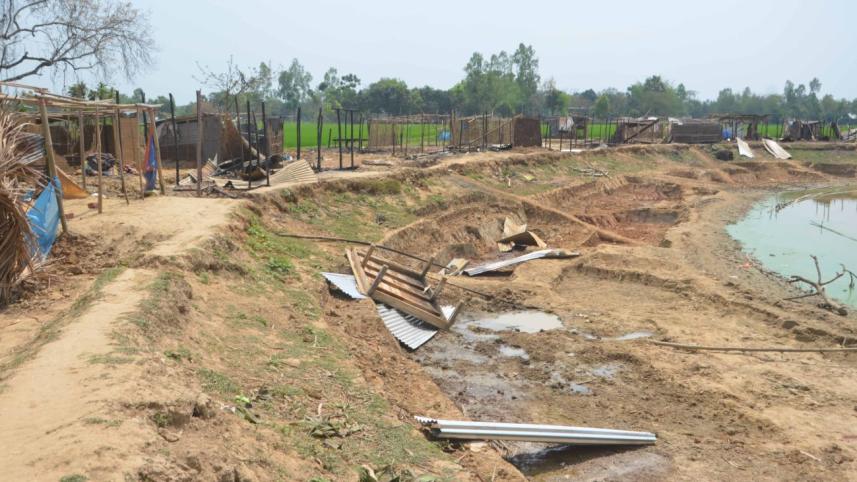 Arson victims naogaon 1.jpg