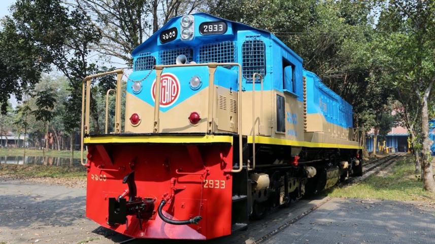 Badly burnt locomotive 1.jpg