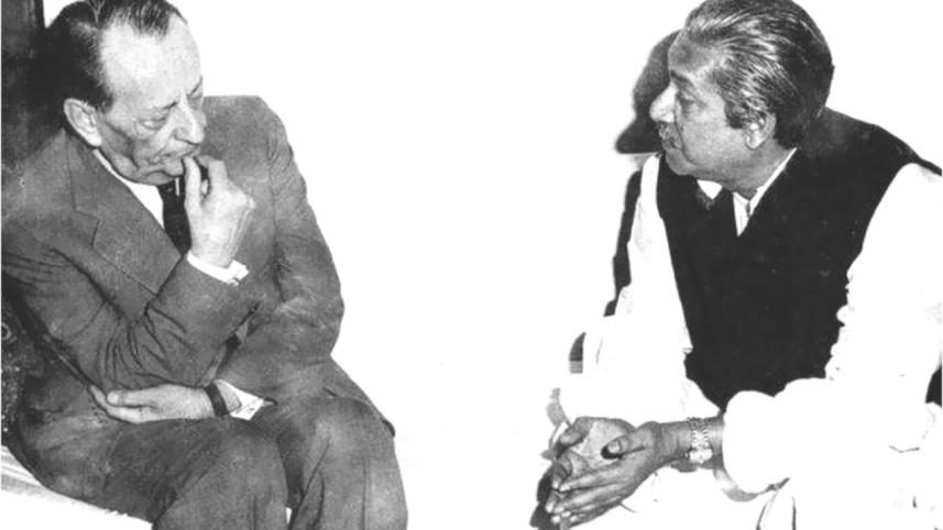 Bangabandhu with Andre Malraux.jpg