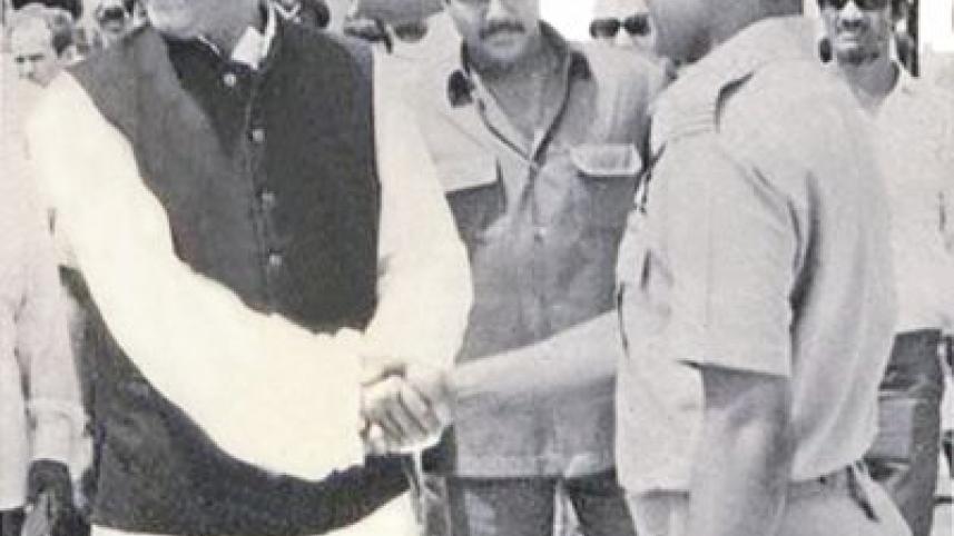 bangabandhu with shamsul alam.jpg