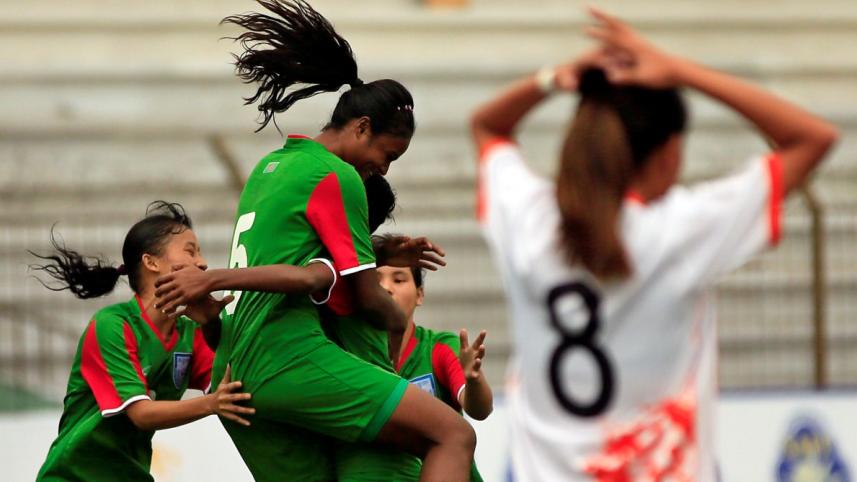 Bangladesh U-15 girls team.jpg