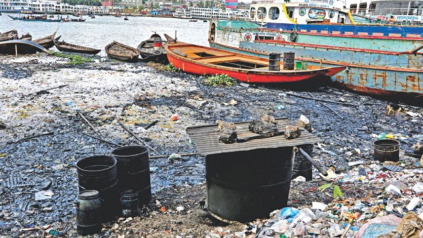 Banks-of-Buriganga-grabbing.jpg