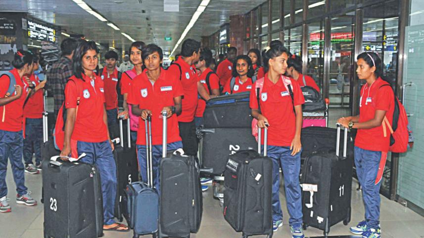 bd womens football team.jpg