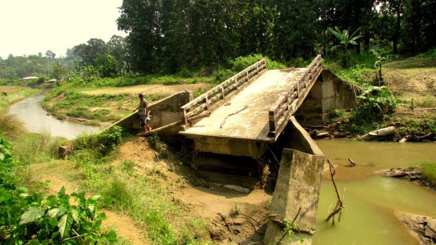 bridge damaged rangamati.jpg