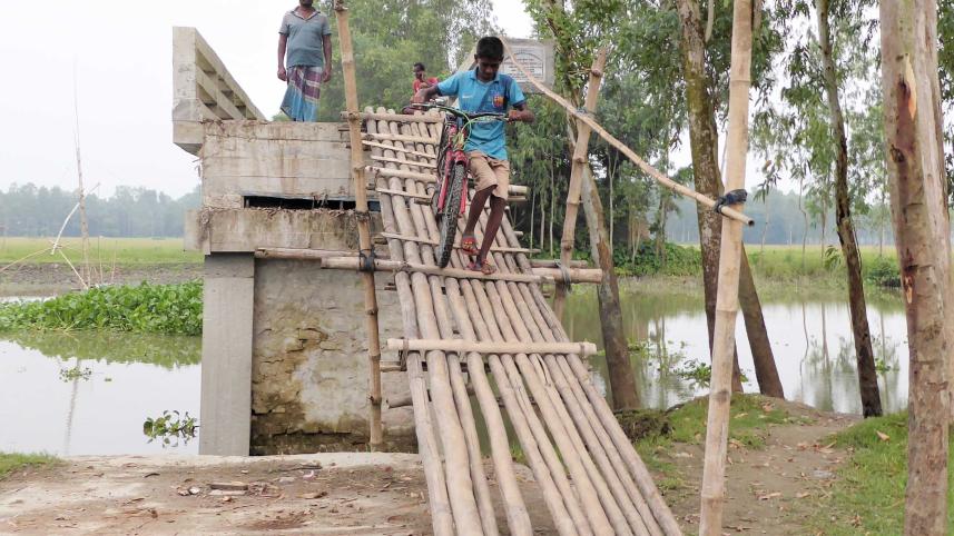 Bridge without approach roads.jpg