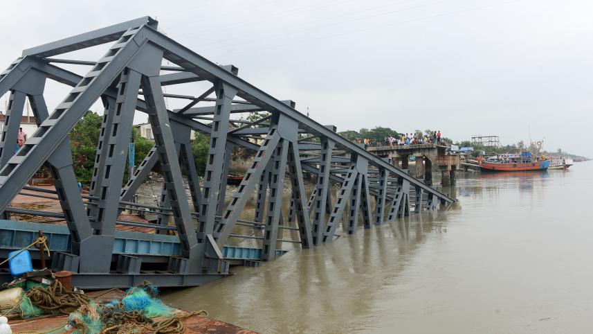 Cyclone Bulbul kills at least 10 in West Bengal
