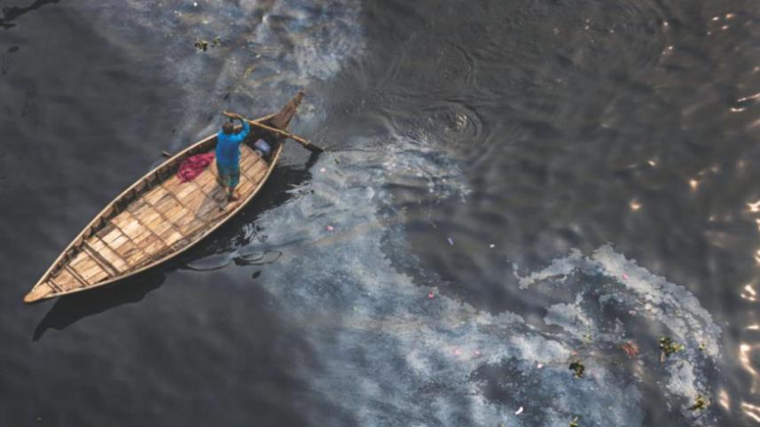 buriganga river runs.jpg