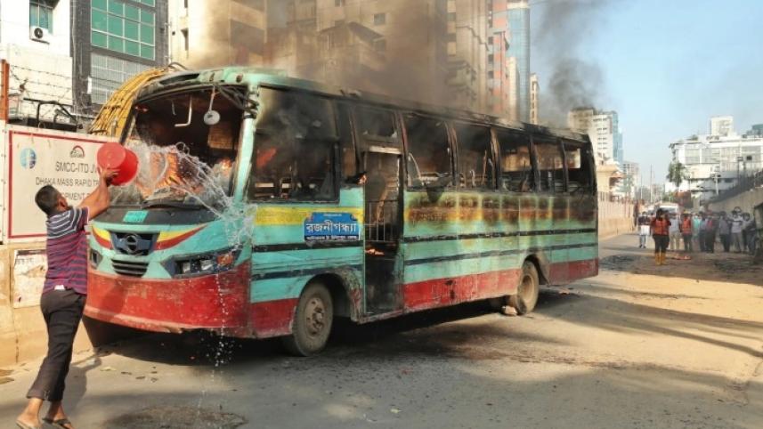 bus fire-dhaka.jpg