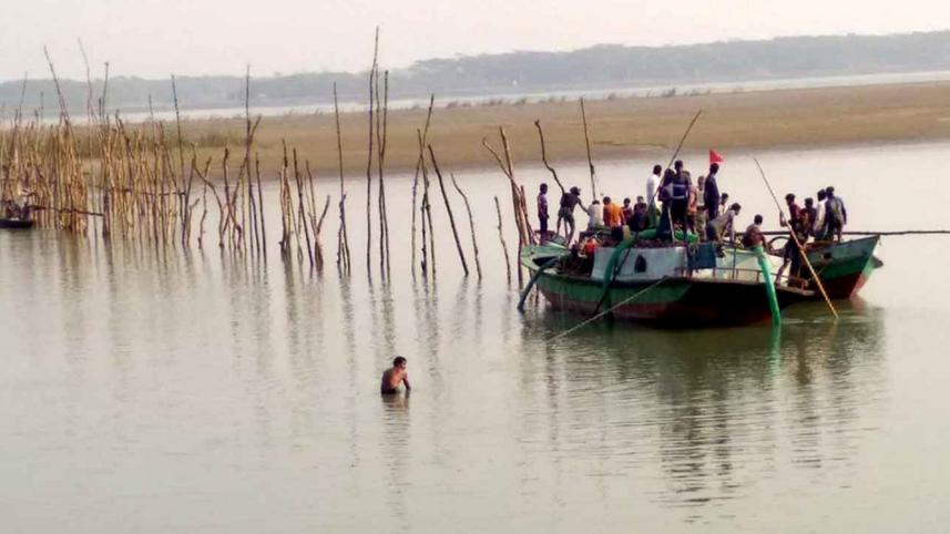 Canal blocked vuter khal.jpg