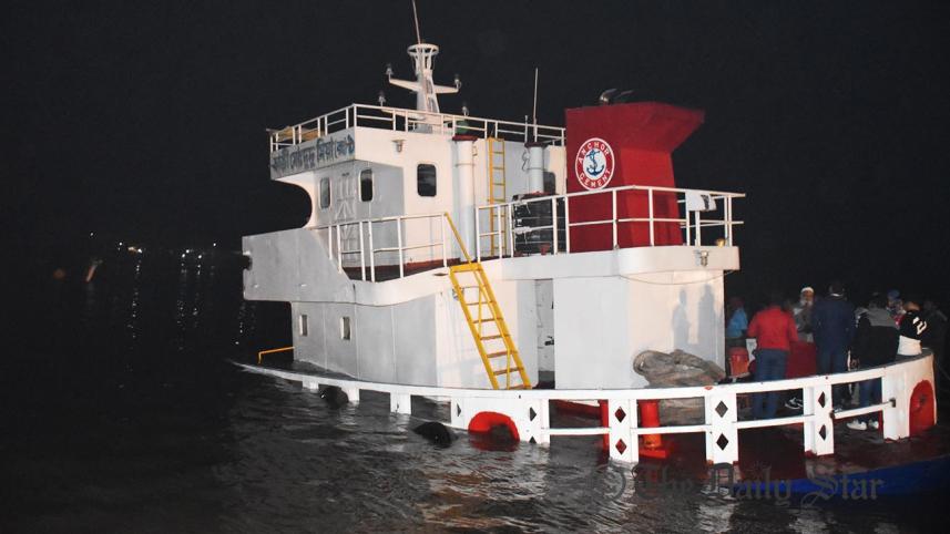 Clinker-laden cargo vessel capsize