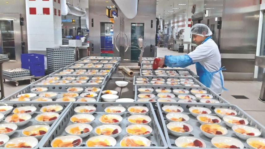 catering unit Emirates.jpg