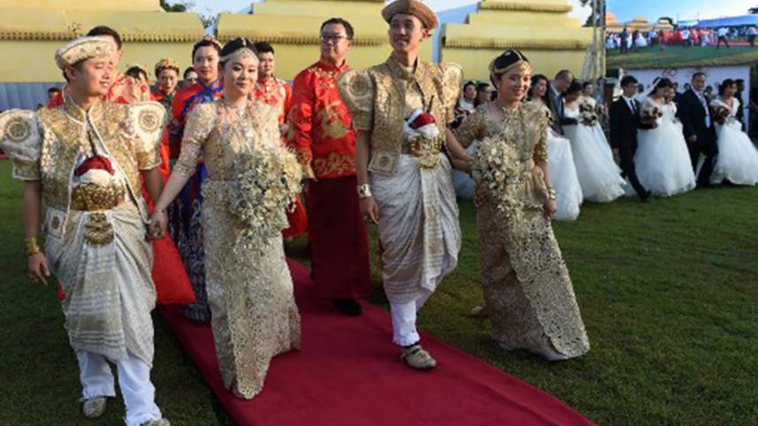 Chinese couples joint marriage ceremony