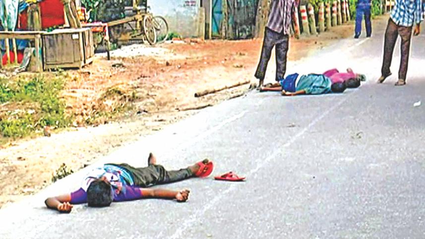 cop villagers clash 1.jpg