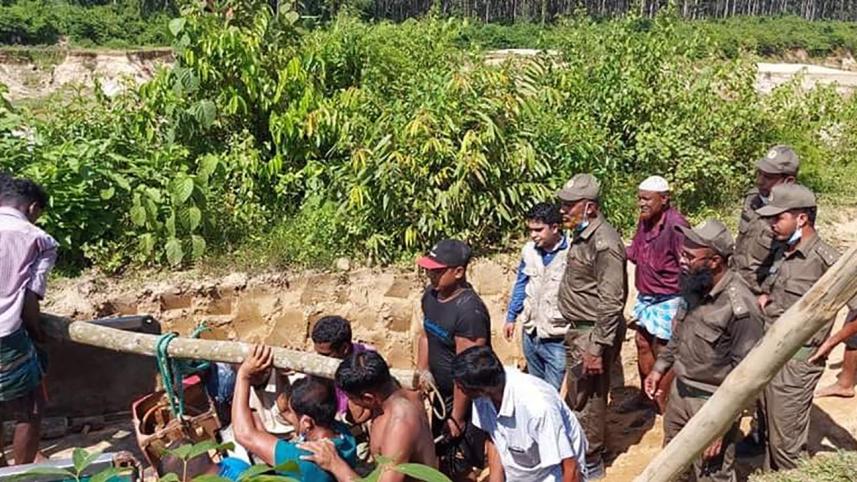 Illegal sand lifting