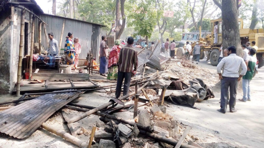 Demolition starts Tangail.jpg