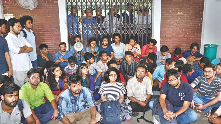 Demo at Dhaka University demanding DUCSU re-election