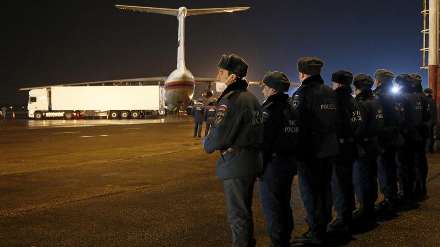 EGYPT-CRASH-BODIES-ARRIVAL