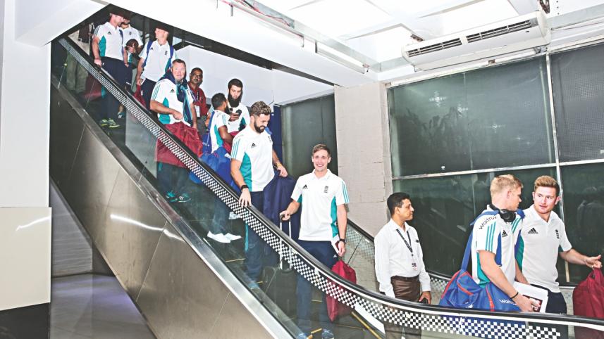 england team in dhaka.jpg