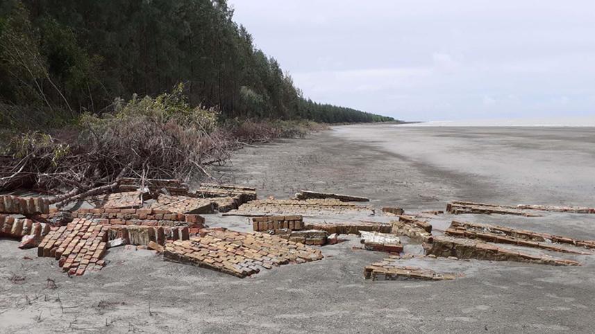 erosion Shubho Sandhya beach.jpg