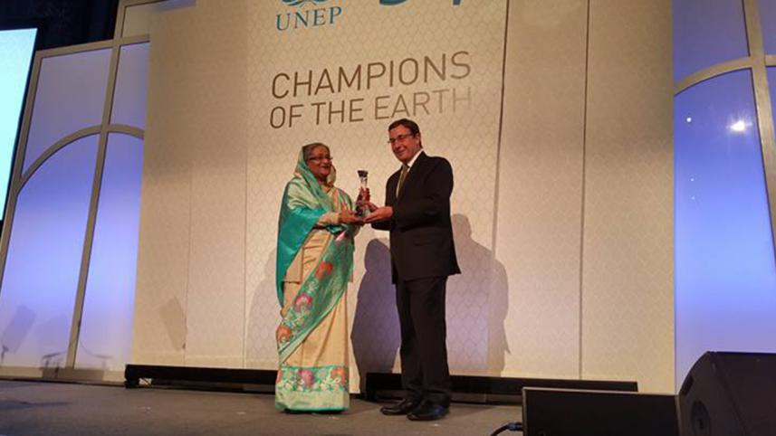 Hasina-award.jpg