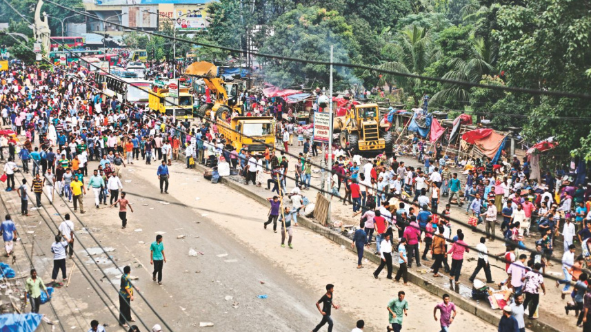 Hawkers and Dhaka South City Corporation men.jpg