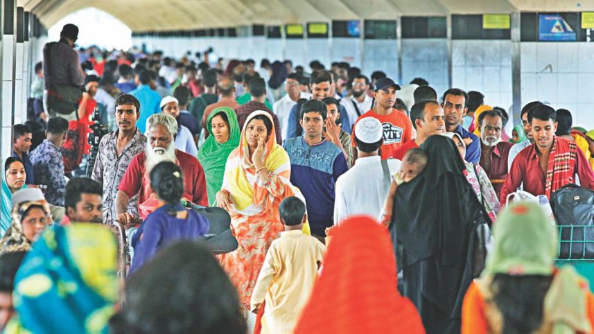 Holidaymakers returning.jpg