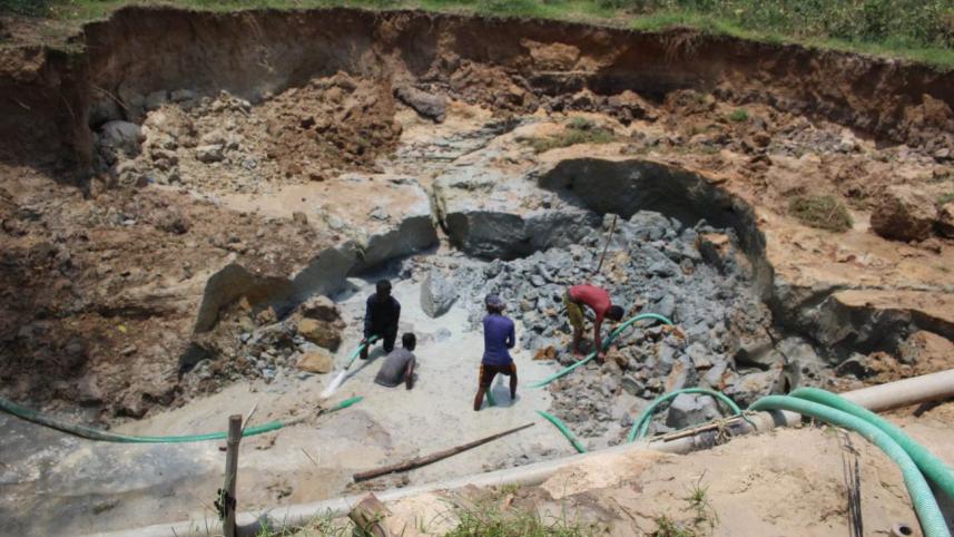 Illegal Sand Lifting 1.jpg