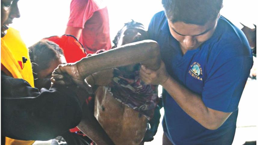 indian navy rescue bangladeshis 1.jpg