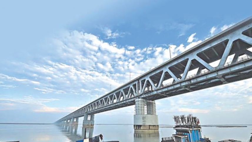 India's longest railroad bridge.jpg