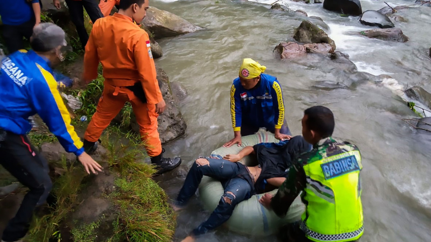 Indonesia bus plunge