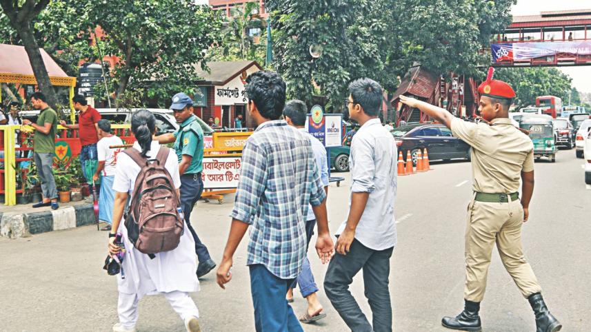 Jaywalkers not spared 1.jpg