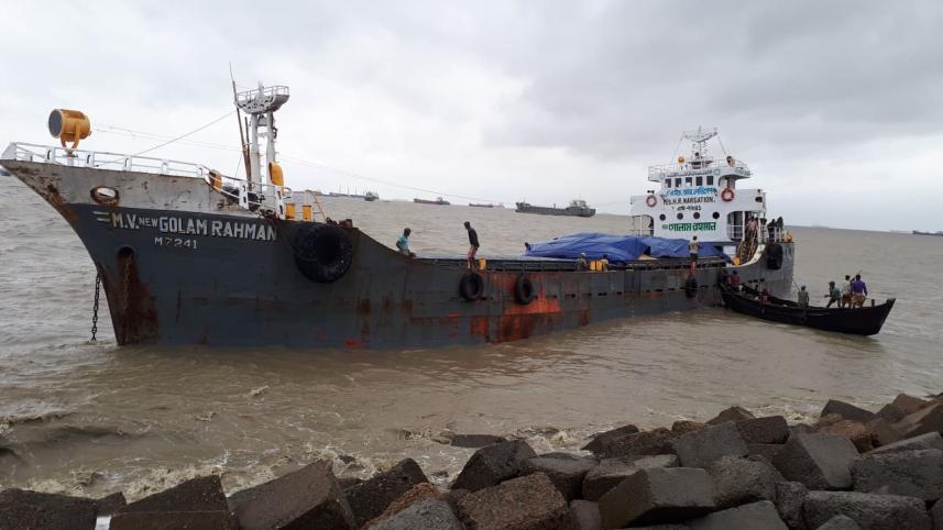 Lighter vessel partially capsizes