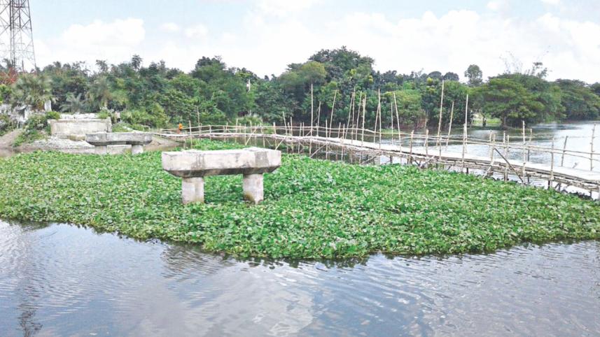 Lying broken bridge.jpg