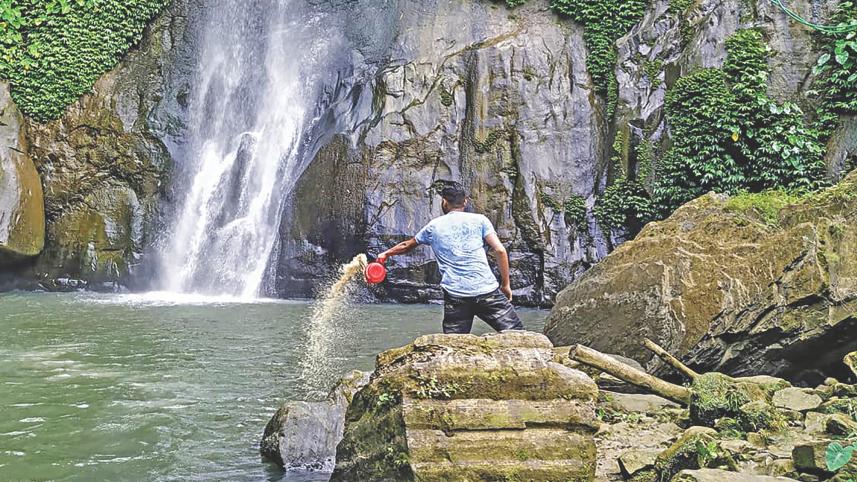 Madhabkunda falls.jpg