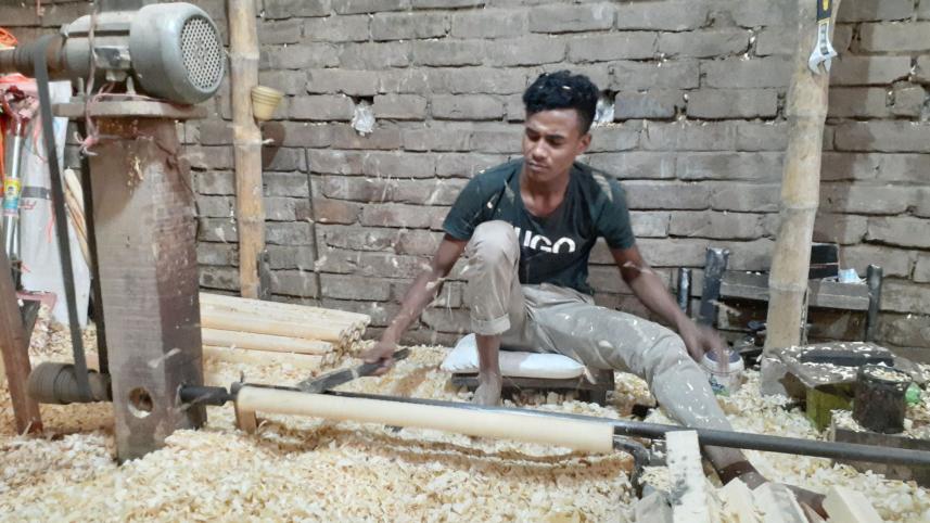 making cricket stumps.jpg